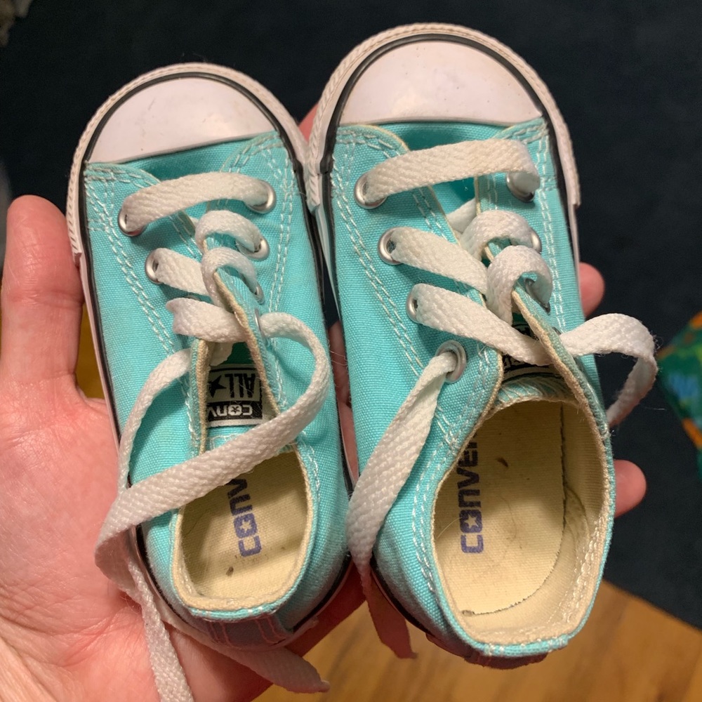 Converse toddler shoes size 5